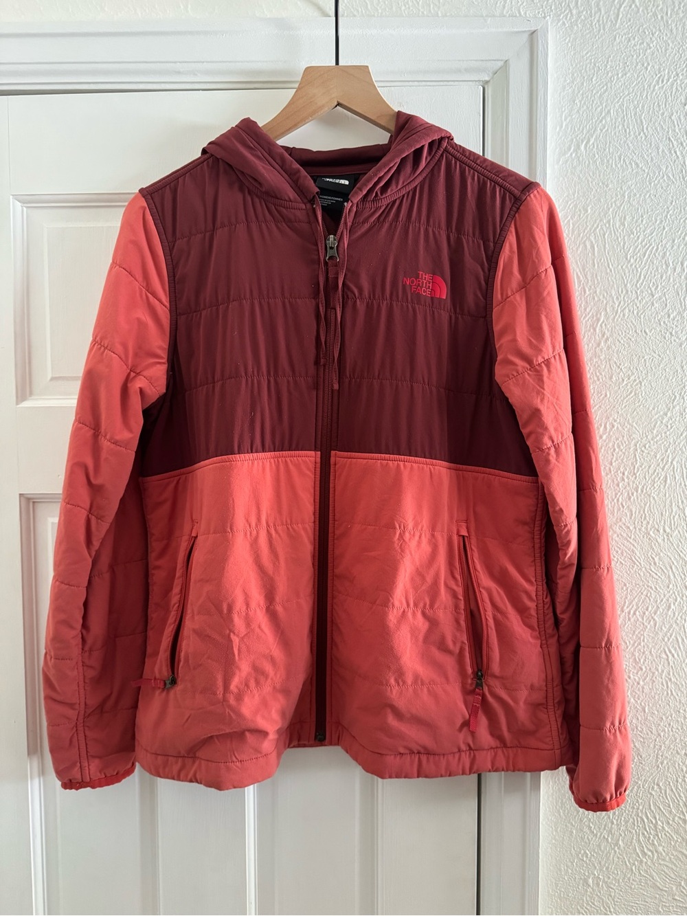 The North Face Mountain Hoodie in Burgundy & Coral | W Medium